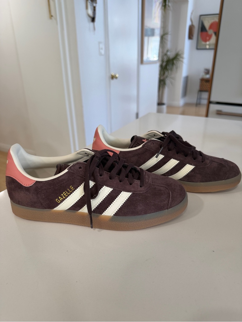 NEW without tags Adidas Gazelle Suede Sneakers in Brown with Pink Heel Tab
